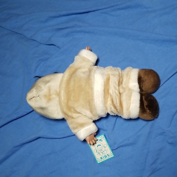 Eskimo Doll with blinking eyes. BRAND NEW with tag - Picture 4 of 8